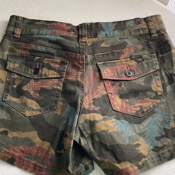 Supplies Camouflage Cargo Shorts - Picture 6 of 10